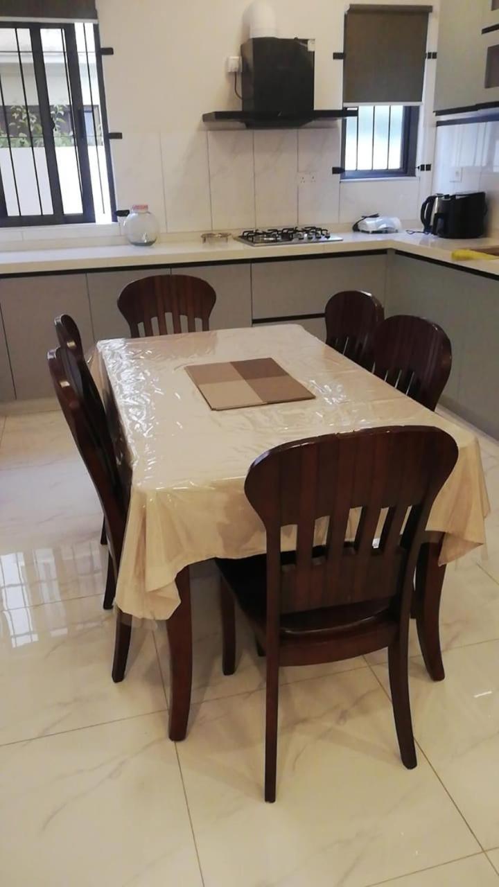 Nayuha Apt B Flic en Flac Bagian luar foto