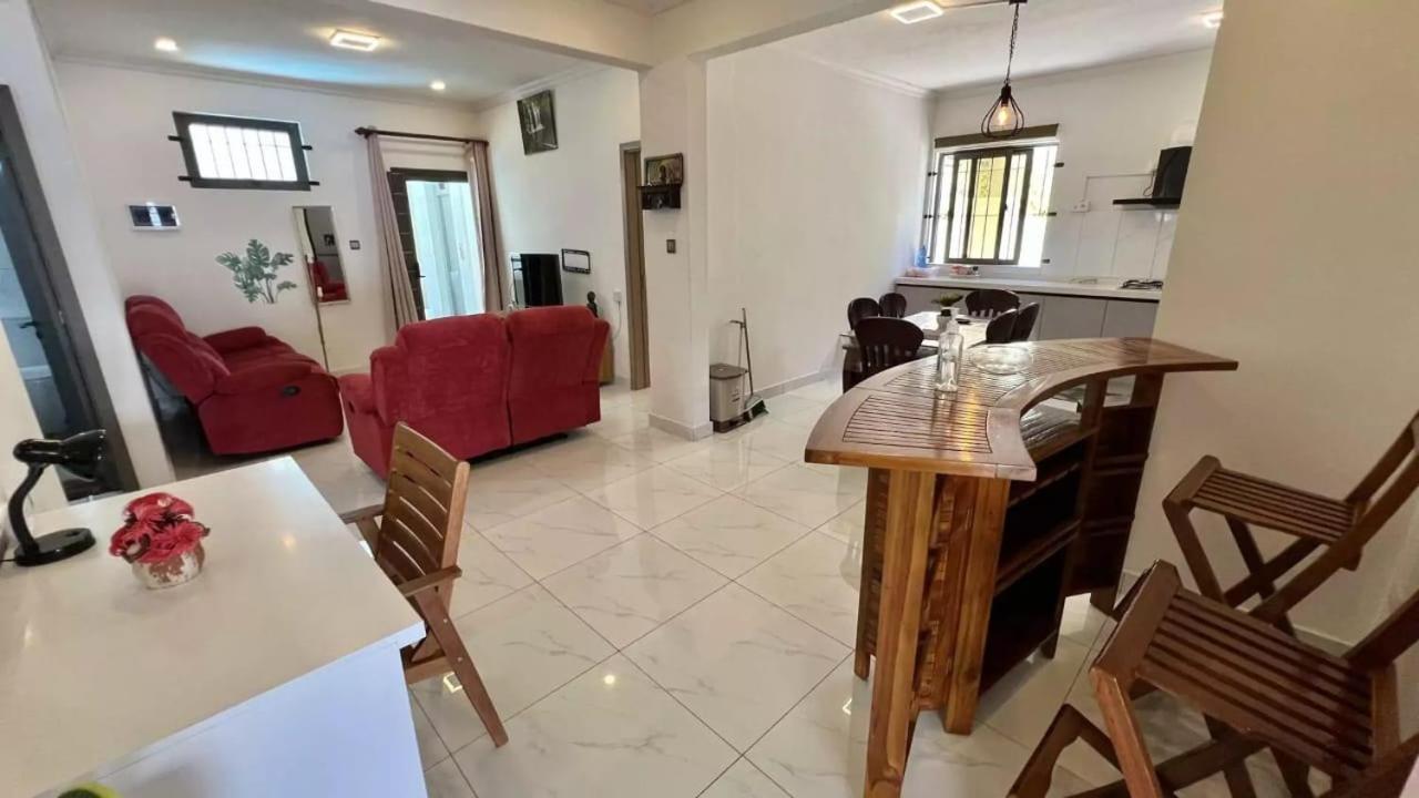 Nayuha Apt B Flic en Flac Bagian luar foto